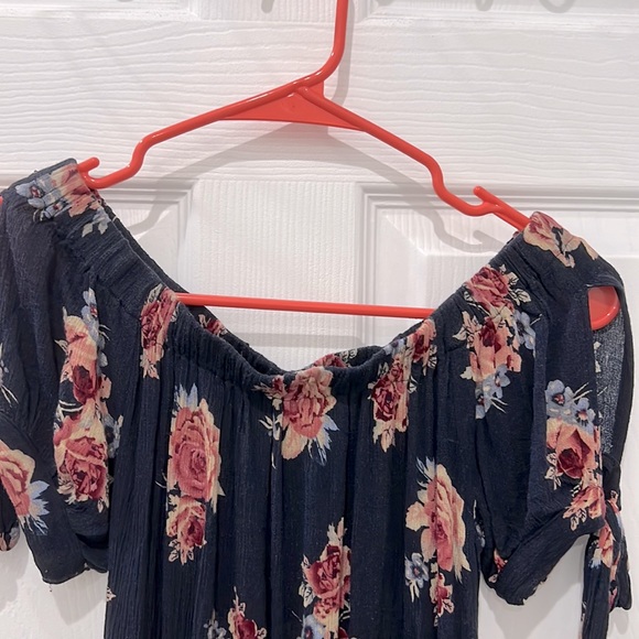 Navy Floral Romper - Picture 4 of 8